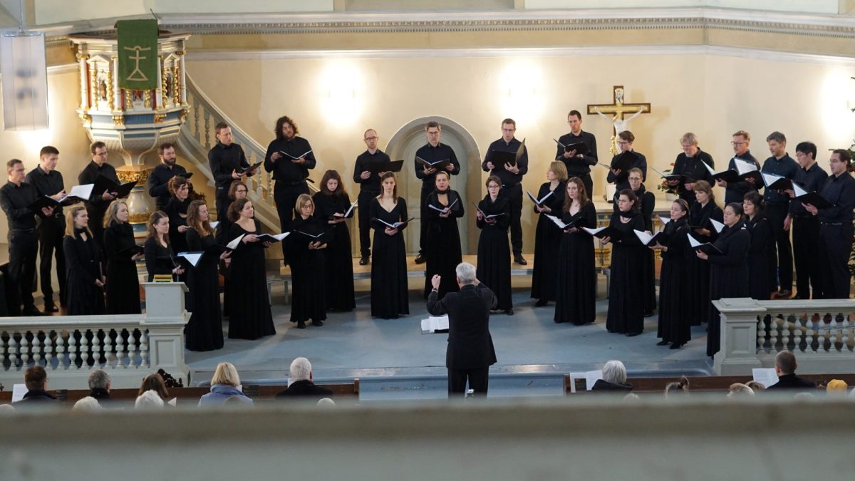 Der Kammerchor Alumni Heidelberg e. V. singen beim Konzert in der Providenzkirche am 28. Januar 2024.